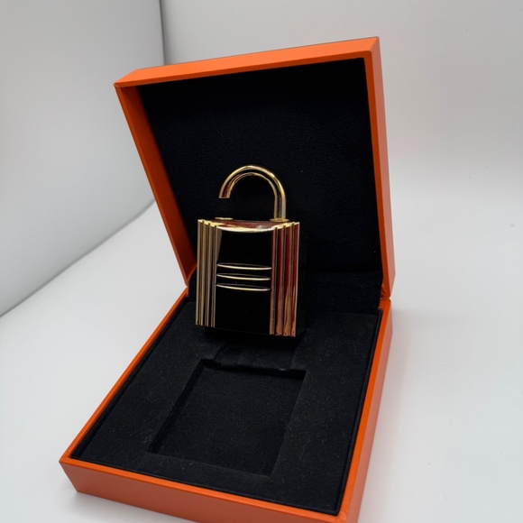 Hermès Cadena Gold Lock - Picture 4 of 6